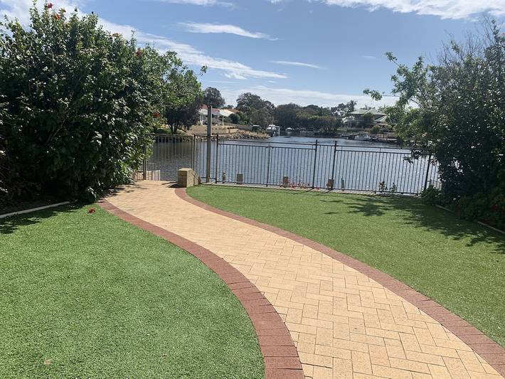 Holiday home for 8 people, with terrace and garden in Mandurah