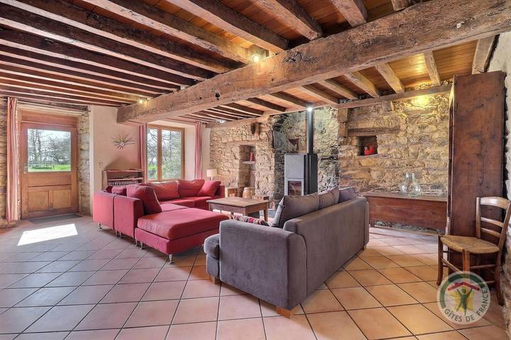 Gîte pour 14 personnes, avec Terrasse ainsi que Jardin et Vue à Montfort-sur-Meu - 3