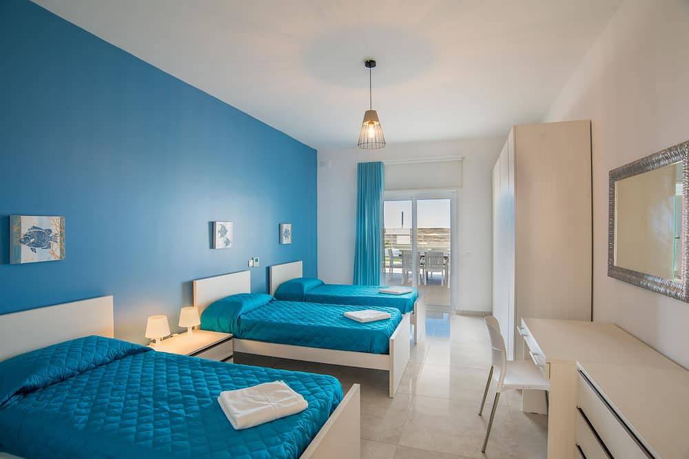 Ganze Wohnung, Ultra moderne Villa am Meer mit eigenem Pool - The Waterfront in Marsaskala, Insel Malta