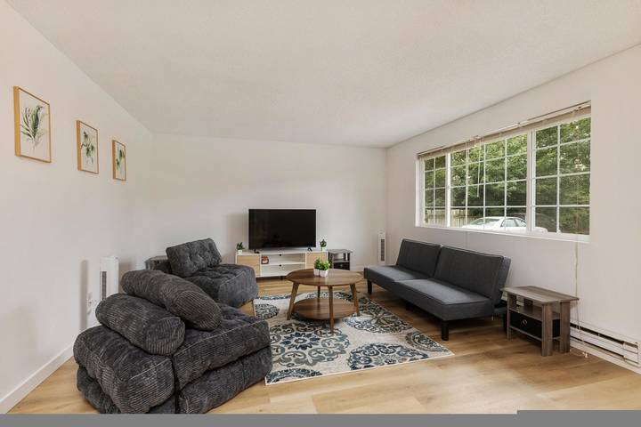 Vacation rental for 4 people, with yard and terrace, kid friendly in Snohomish County