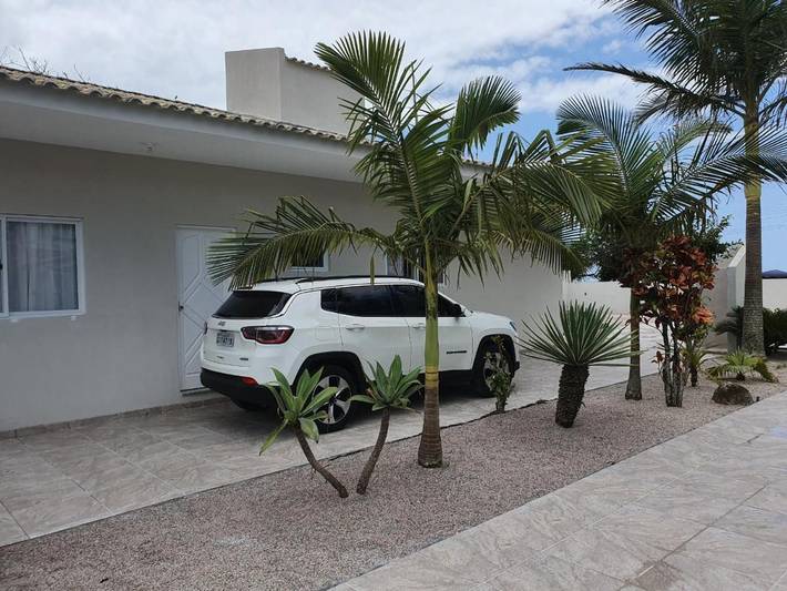 Casas e apartamentos de temporada para 8 pessoas, com piscina e balcão, adaptado a crianças em Governador Celso Ramos