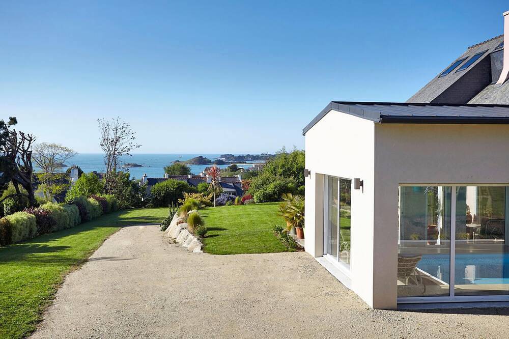 Superb Villa Charming exceptional sea view - special discount julliet in Carantec, Ceinture Dorée