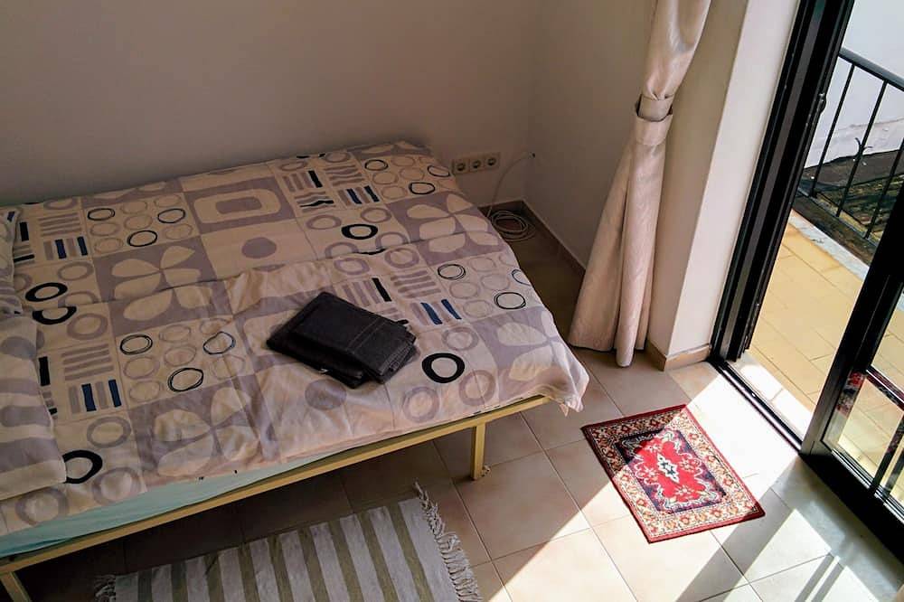 Moderne 2-etasjes hus med liten hage, balkong, bygget i 1998 in Ferragudo, Faro-distriktet