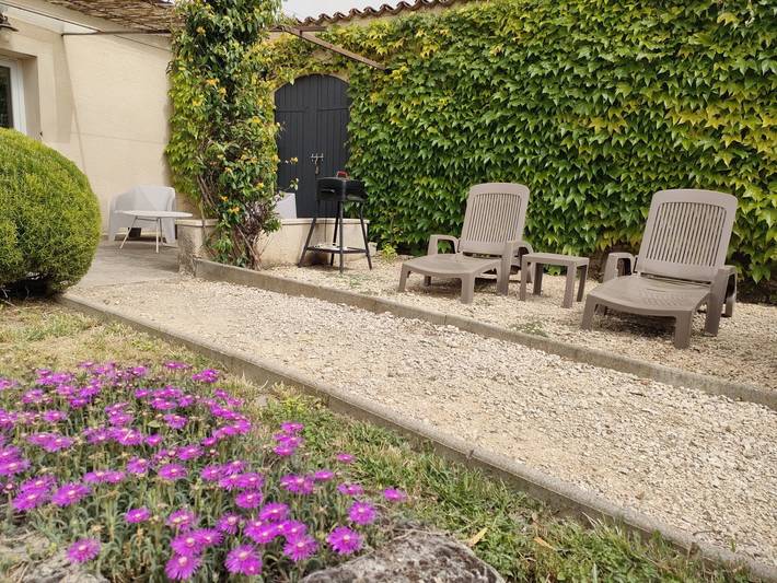 Gîte pour 2 personnes, avec jardin ainsi que terrasse et piscine dans le Vaucluse - 4