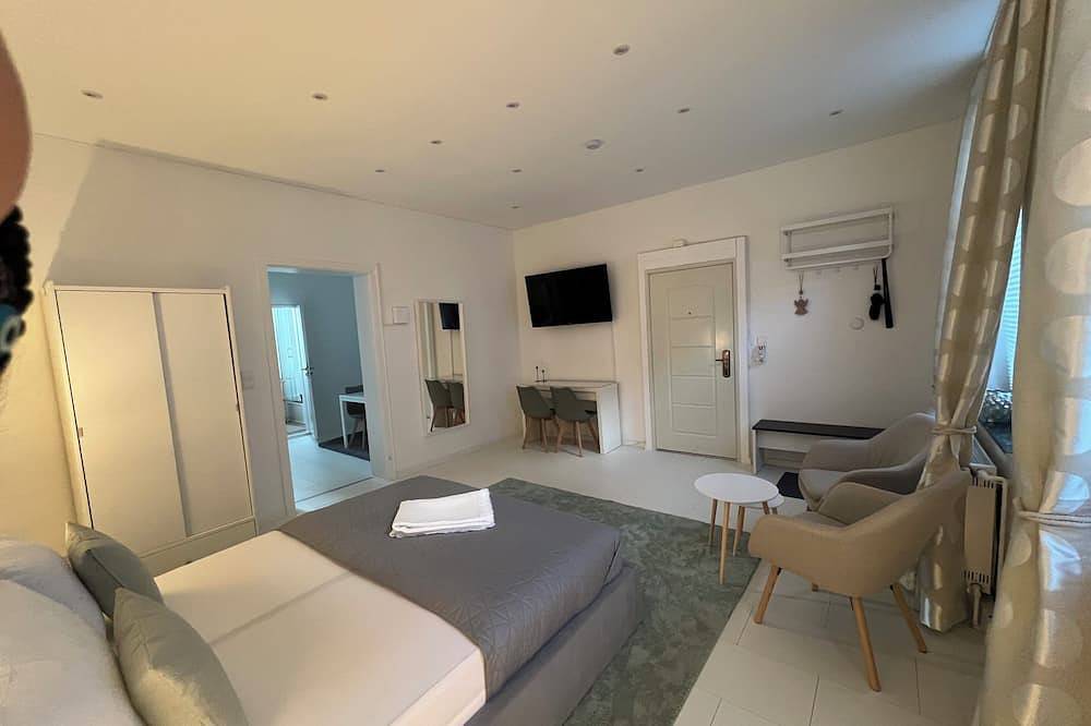 Ganze Wohnung, City Studio Apartment. In der Nähe von allem! Im Eg. Erdgeschoss in Neuss, Düsseldorf und Umgebung