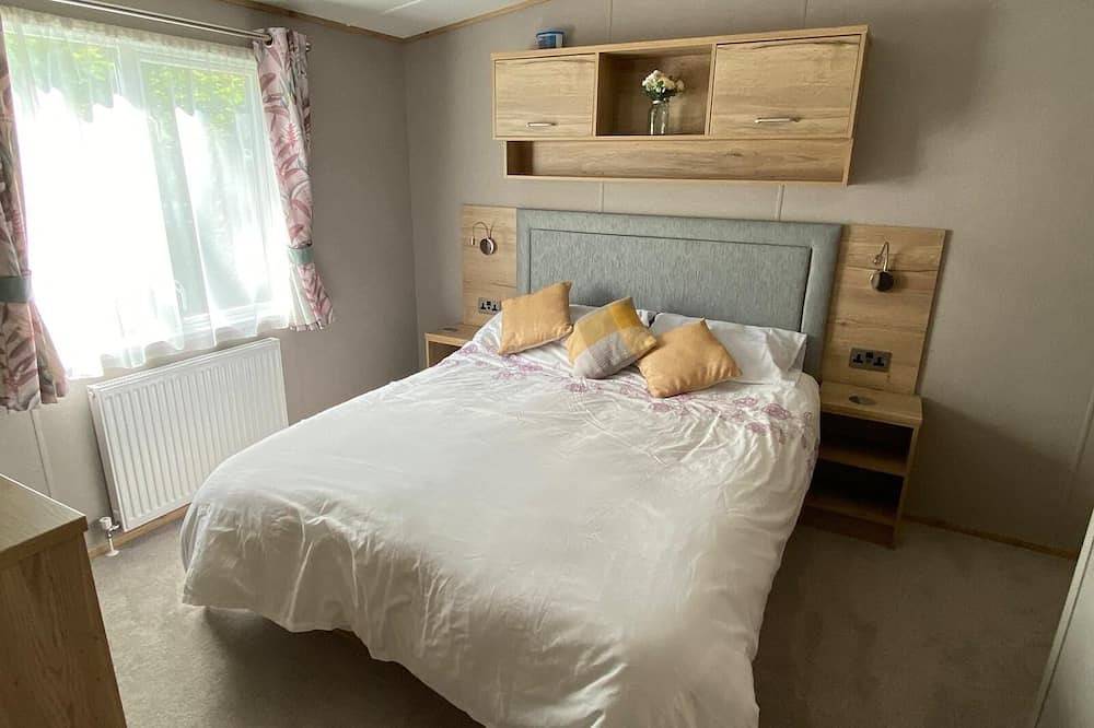 Coghurst Hall Holiday Home Sleeps 6, 2 bedrooms in Guestling, Sussex Est