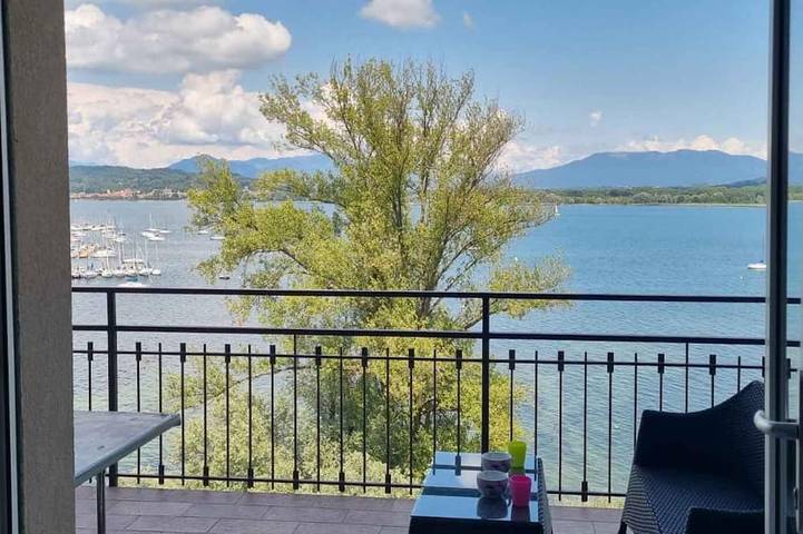 Ganze Wohnung, Ferienwohnung mit Klimaanlage und Balkon mit Seeblick in Dormelletto, Lago Maggiore (Piemont)