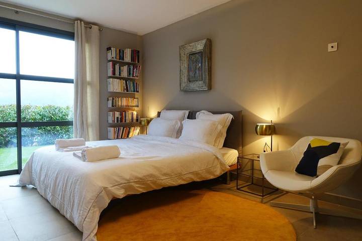 Location de vacances pour 4 personnes, avec jardin ainsi que piscine et vue, animaux acceptés à Le Bar-sur-Loup - 2