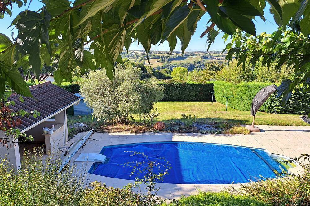 Maison de campagne avec piscine et belle vue! in Montseveroux, Région de Vienne