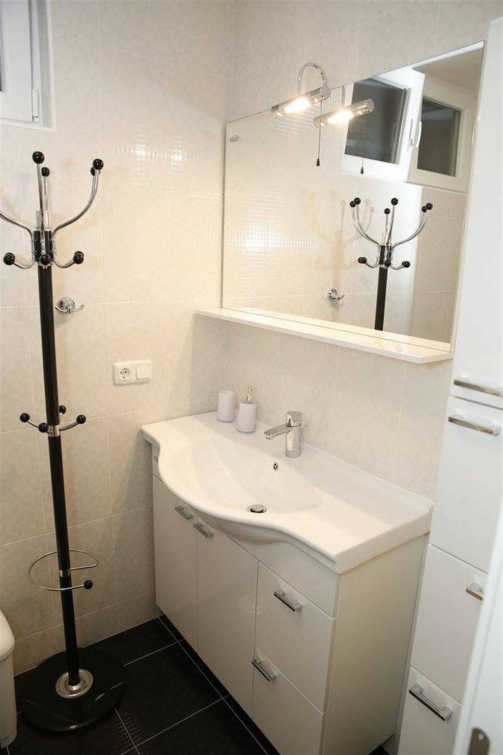 Apartamento inteiro, Apartment Željka 1, 2+0 studio basement in Vodice, Condado de Sibenik-Knin