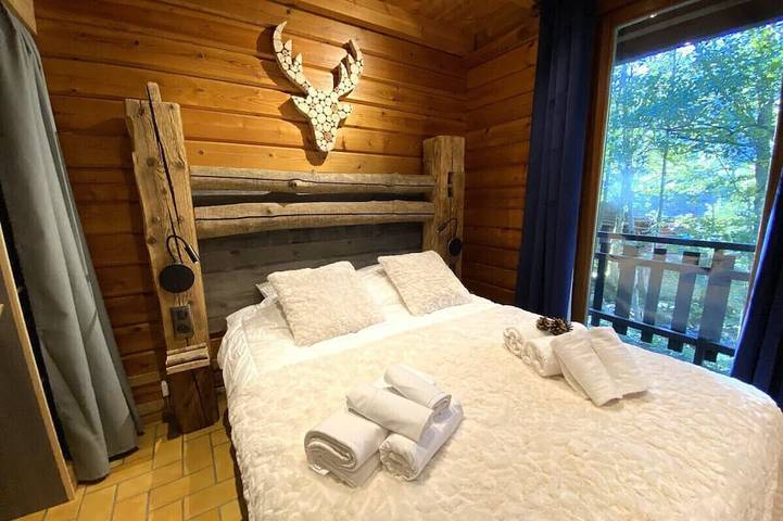 Chalet pour 6 personnes, avec jacuzzi ainsi que jardin et balcon, animaux acceptés à La Bresse