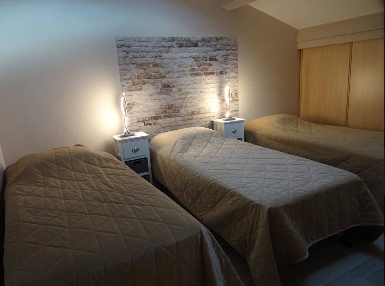 Gästezimmer „Chambre 3 personnes“ mit Gemeinschaftspool, Wlan und Klimaanlage in Saint-Fortunat-sur-Eyrieux, Privas