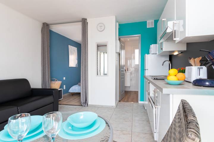 Hel lejlighed, Apartment 'Bella Mar' with Sea View, Private Terrace and Air Conditioning in l'Escala, Upper Empordà