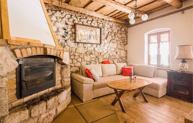 Charmante 200 m² große Ferienwohnung mit Pool und Grill, 1 km vom Fluss Veličanka entfernt in Pozega-Slawonien