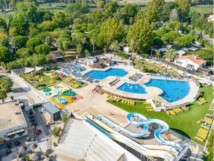 Camping pour 6 personnes, avec Terrasse ainsi que Jardin et Bassin pour enfant à Saint-Cyprien