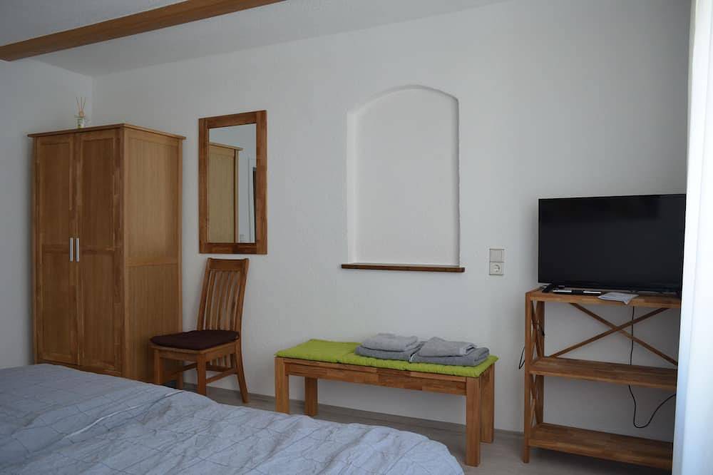 Ganze Wohnung, Sehr ruhige, helle Ferienwohnung (in zentraler Ortskernlage) in Michelau in Oberfranken, Oberes Maintal - Coburger Land