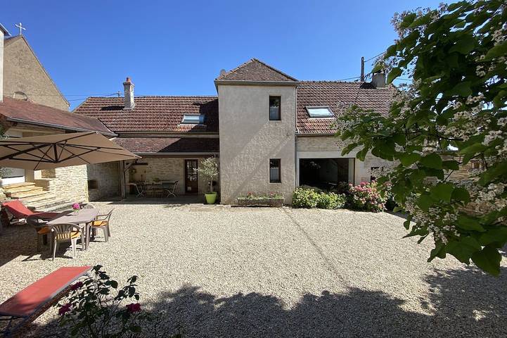 Location de vacances pour 10 personnes, avec Terrasse et Jardin à Athie