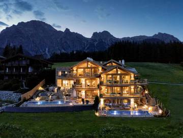 Chalet für 6 Personen, mit Balkon und Ausblick sowie Garten und Pool, kinderfreundlich in Leogang