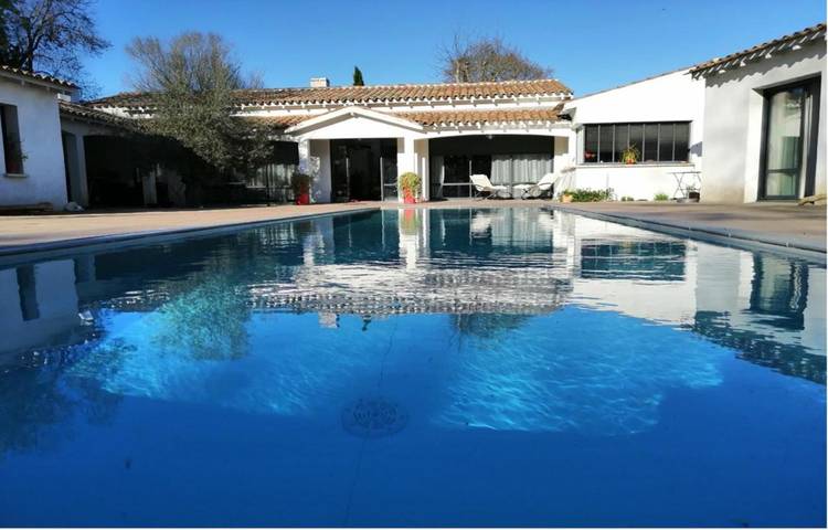 Maison d’hôte pour 4 personnes, avec vue et jardin ainsi que piscine et terrasse à Périgny