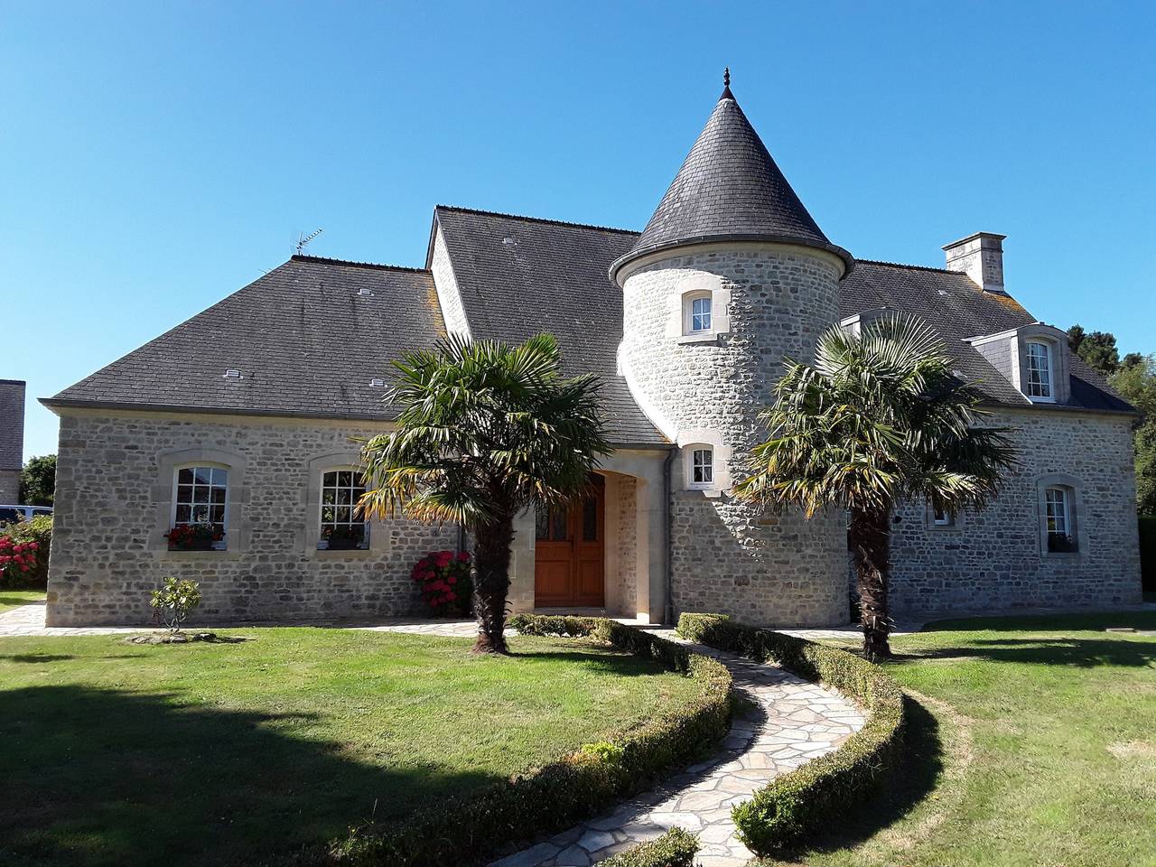 Maison de campagne 'La Tourelle De La Croix' avec jardin privé in Picauville, Côte de la Déroute