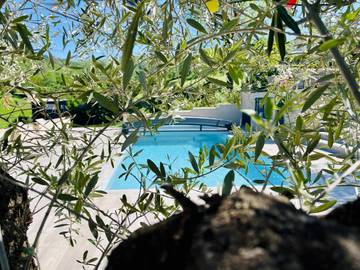 Location de vacances pour 2 personnes, avec piscine ainsi que jardin et vue dans Sourcieux-les-Mines