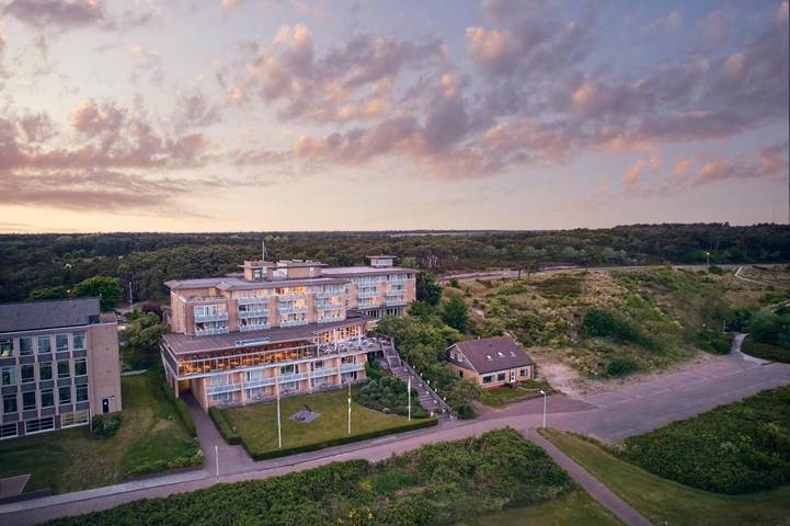Hotel voor 2 personen, with Balkon and Terras as well as Tuin and Zwembad op Terschelling