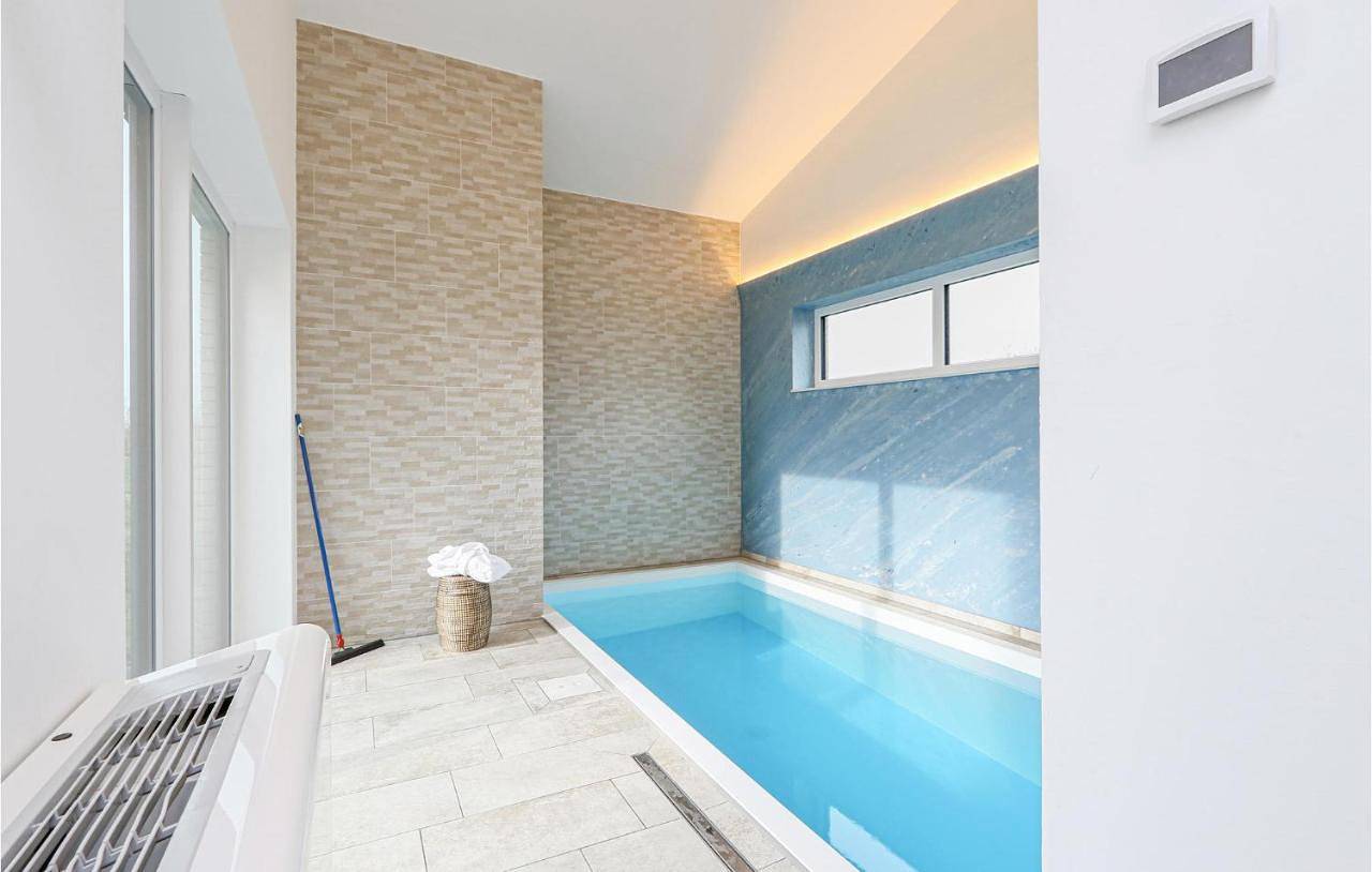 Five-Bedroom Holiday Home in Marissa Ferienpark, Lembruch