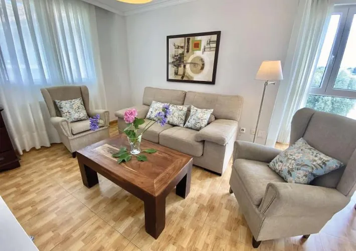Apartamento de vacaciones para 6 personas, con jardín y piscina para niños además de vistas y piscina - 1