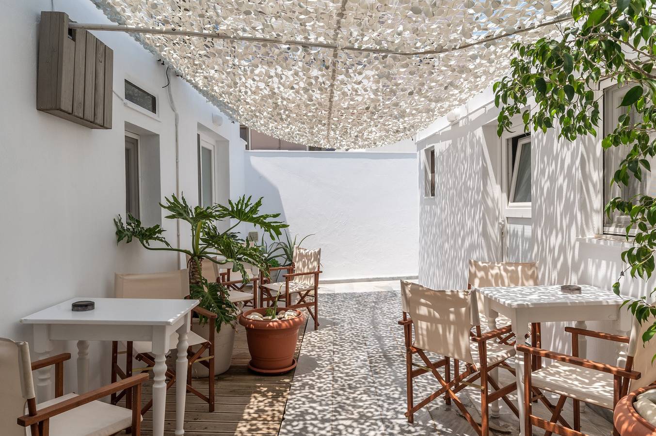 Studio 'A Tinian Room 5' mit gemeinsamer Terrasse, gemeinsamem Garten und Klimaanlage in Tínos