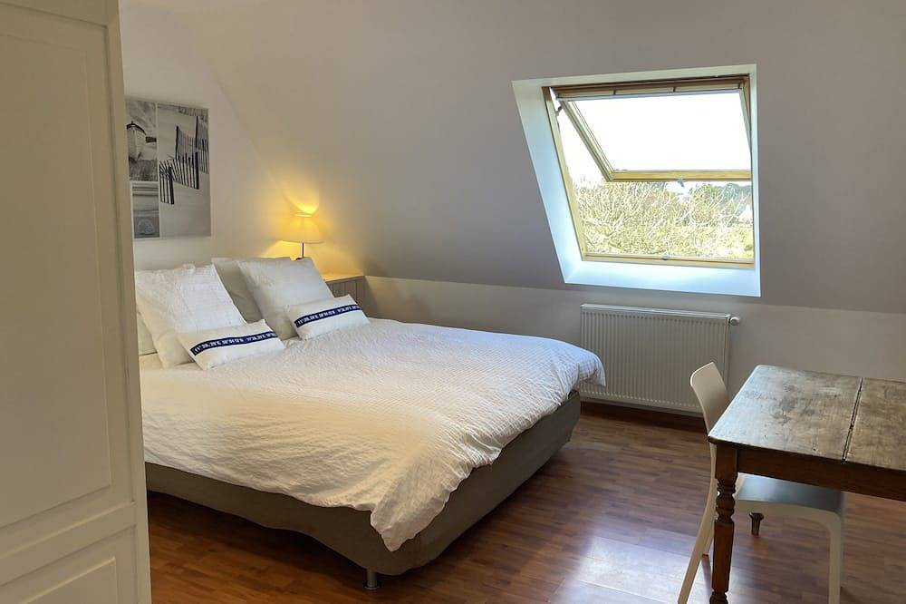 Person villa with sea view and heated indoor pool. in Lanmodez, Rosa Granitküste