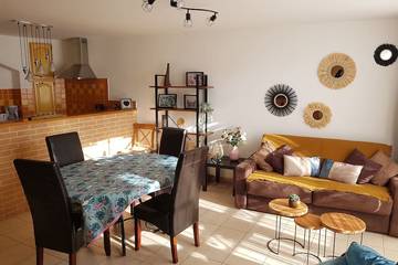 Gîte pour 6 personnes, avec terrasse à Aiguèze