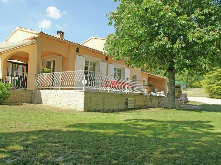 Villa pour 6 personnes, avec Terrasse ainsi que Jardin et Piscine