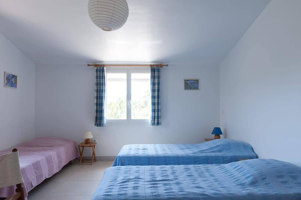 3 bedroom house near Santa Giulia beach Residence heated swimming pool in Santa Giulia, Porto-Vecchio