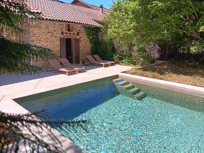 Location de vacances pour 4 personnes, avec vue ainsi que jardin et piscine à Oradour-sur-Vayres - 2