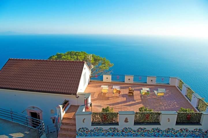Ferienwohnung für 4 Personen, mit Garten und Whirlpool sowie Balkon in Furore
