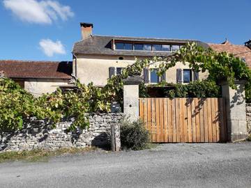 Gîte pour 5 personnes, avec jardin et vue à Saint-Cernin-de-Larche