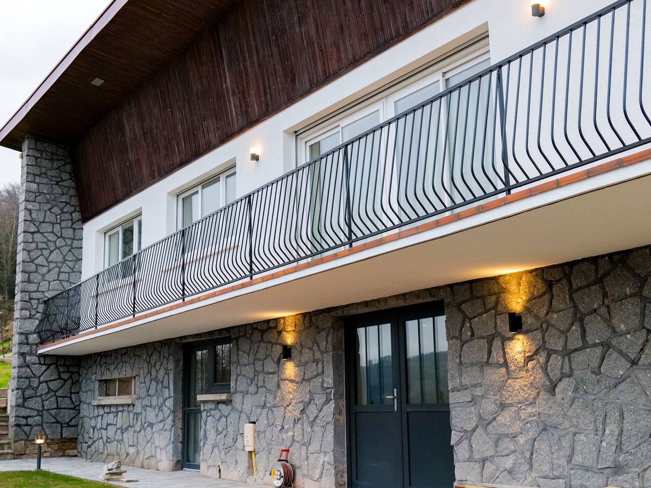 Mid-Century Stay in Val-d'Ajol with Parking and Pets Welcome in Le Val-d'Ajol, Parc naturel régional des Ballons des Vosges