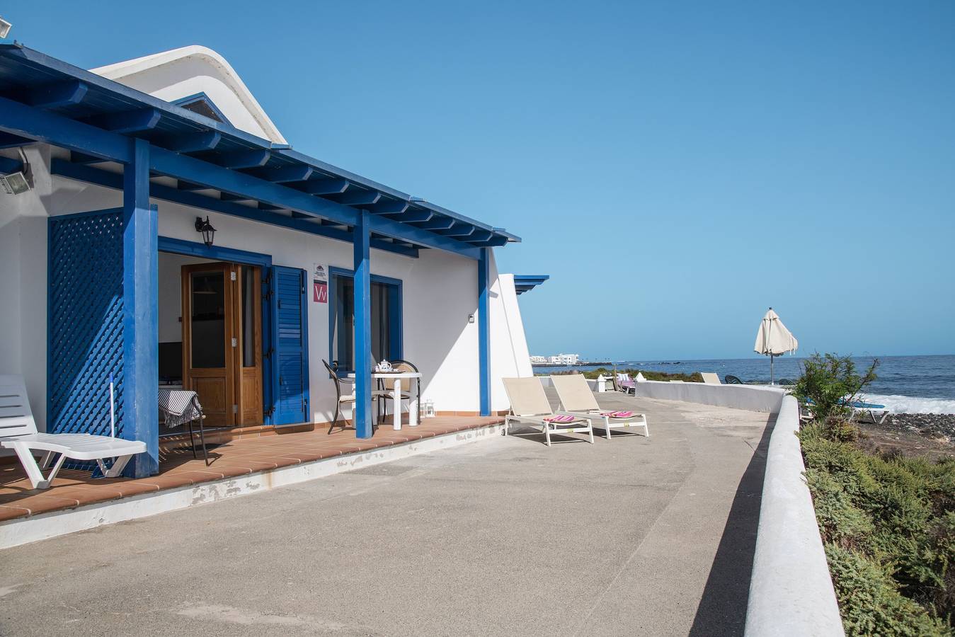 Tranquila casa de vacaciones "Casa Jimena" con fantásticas vistas al mar y a la montaña in Punta de las Mujeres, Haría