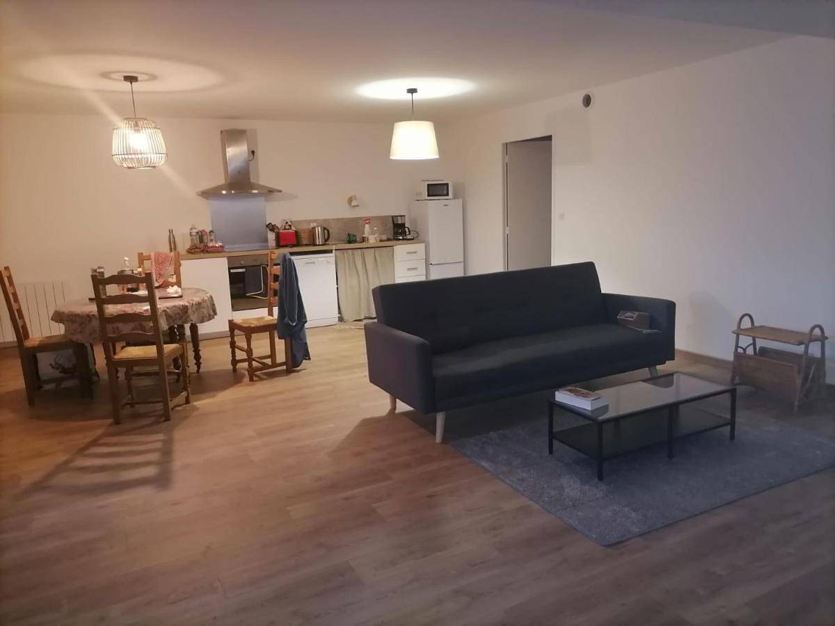 Appartement entier, One-Bedroom Apartment in Anglards-de-Saint-Flour, Région de Saint-Flour
