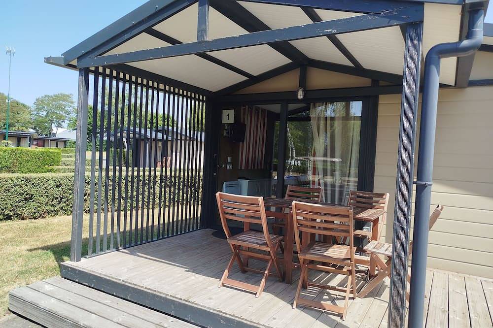Chalet Morea, in a small campsite close to shops in Évron, Mayenne (desambiguación)