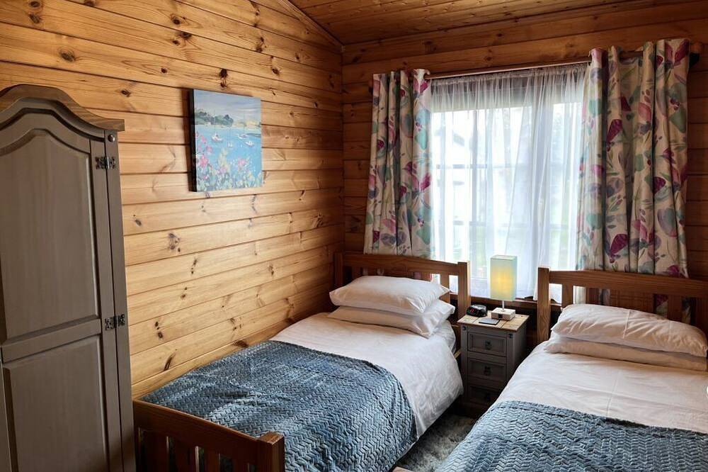 Willow Lodge, Holiday Log Cabin, Cedar Springs, Heacham. Close to the beach. in Heacham, Norfolk Coast