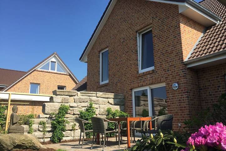 Ferienwohnung für 5 Personen, mit Balkon/Terrasse und Terrasse sowie Garten in Niebüll