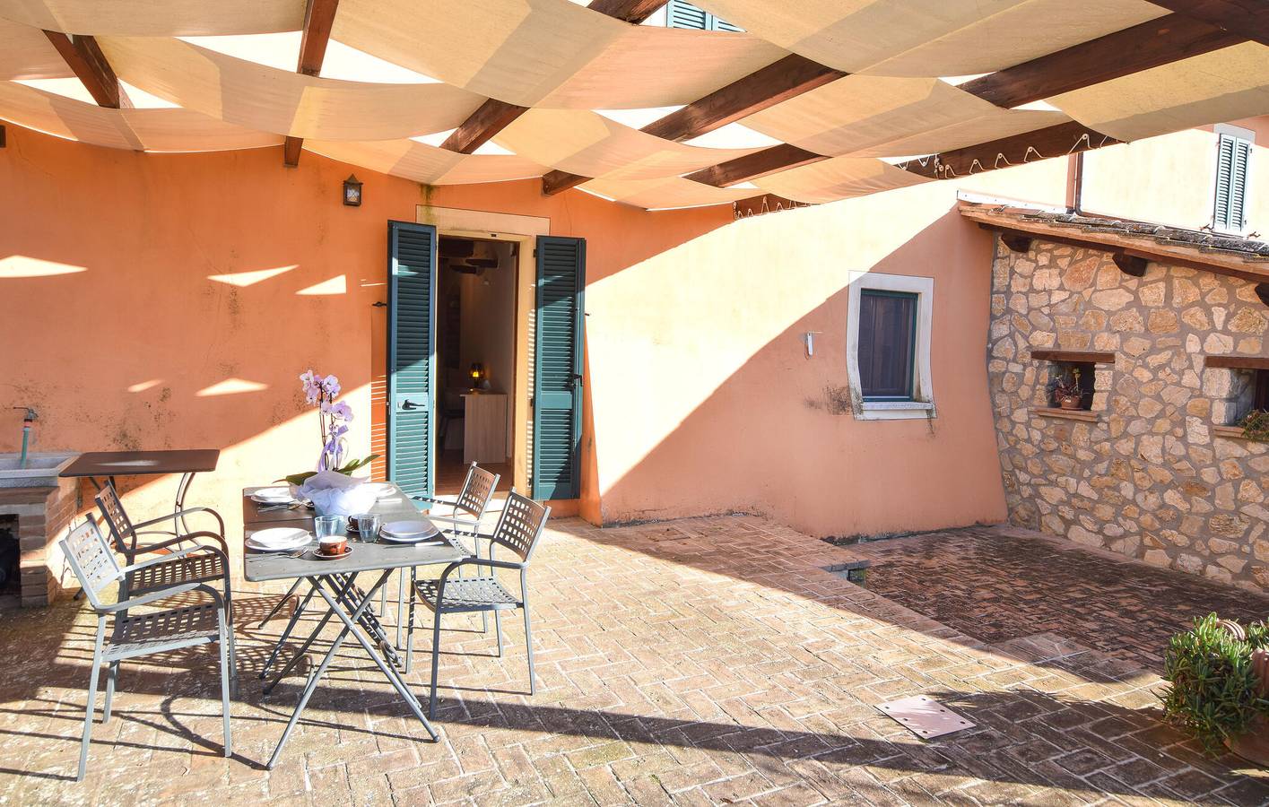 Appartamento intero, Oasi soleggiata con WiFi, piscina, parcheggio e giardino in Gualdo Cattaneo, Perugia e dintorni