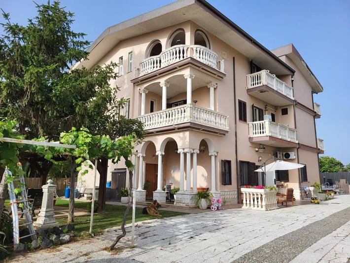 Casa vacanza per 4 persone, con Terrazza e Giardino nonché Piscina e Panorama a Lamezia Terme