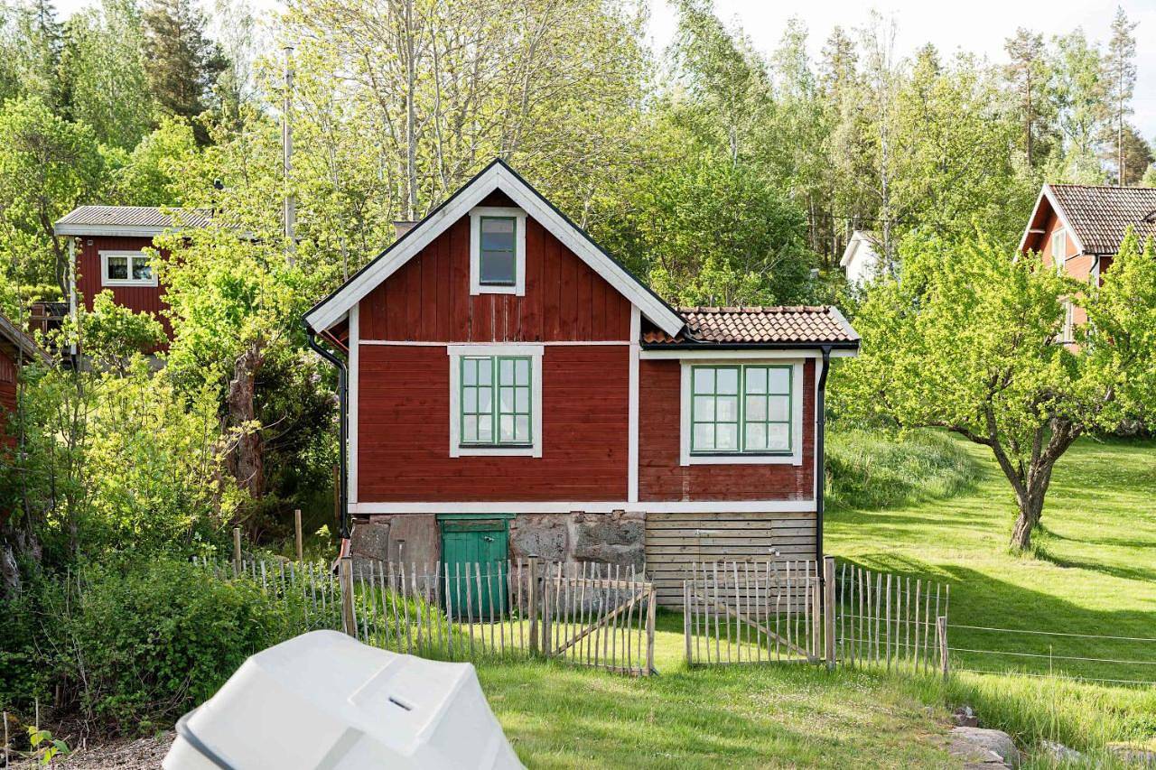 Traditional Archipelago House Waterfront Sauna in Stockholmer Schärengarten