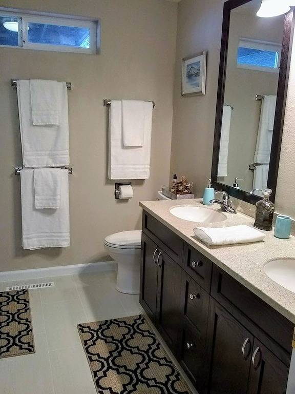 Großes modernes Haus, 2300 Quadratmeter, großes Zimmer, 100 'Strand, Feuerstelle, Whirlpool, Dock in California North Coast