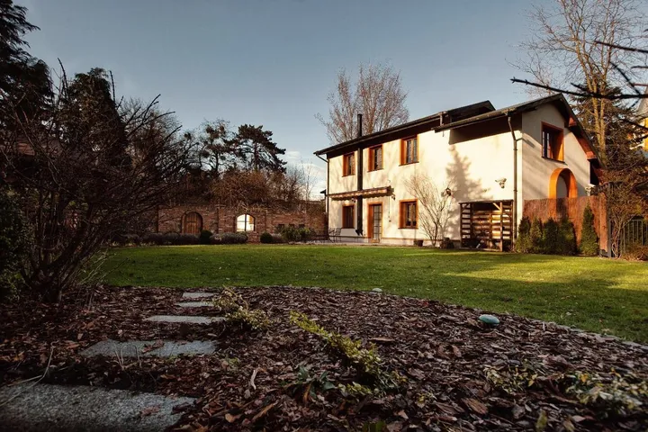 Chalet para 4 personas, con jardín y vistas además de piscina y sauna, Se admiten mascotas - 1