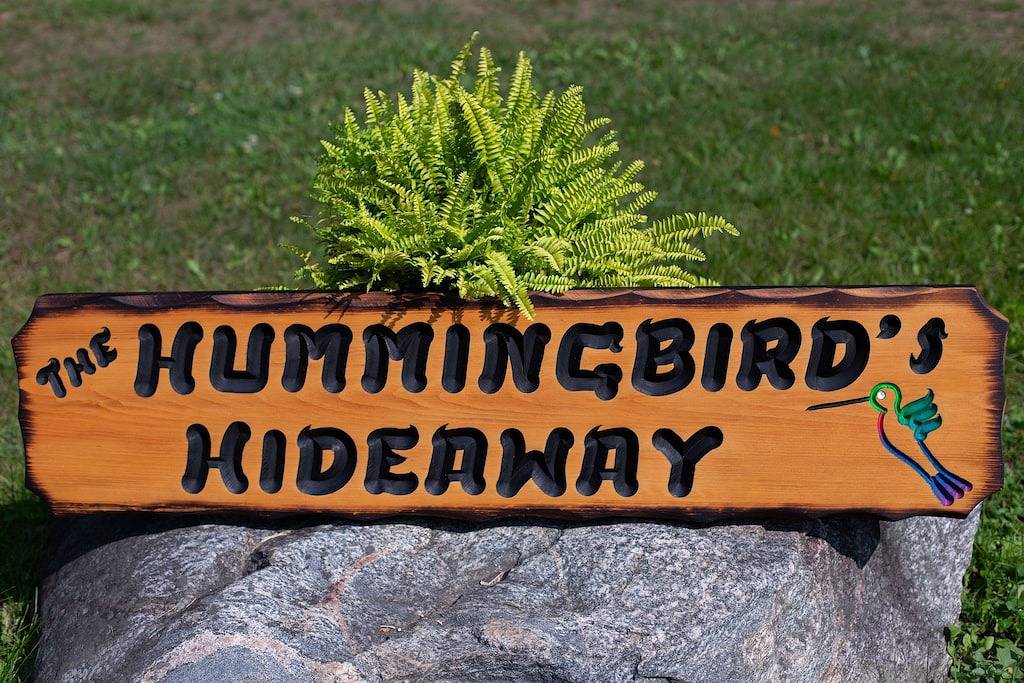 Cozy Family Cottage, Sleeps up to 10 Persons & Fully Equipped in Hastings Highlands, Ontario