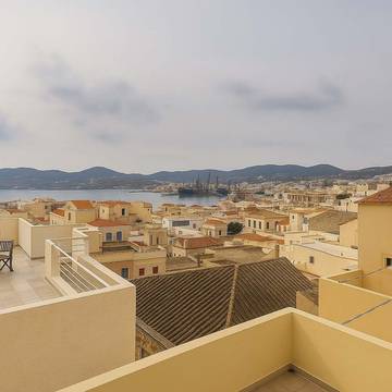 Location de vacances pour 8 personnes, avec balcon/terrasse, adapté aux familles dans Syros