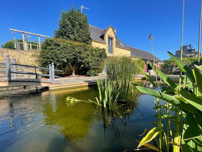 Location de vacances pour 6 personnes, avec Terrasse et Jardin ainsi que Vue sur le lac et Vue à Langrolay-sur-Rance